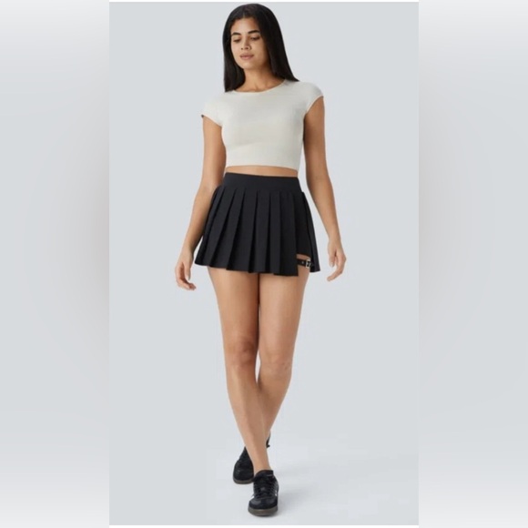 HALARA Dresses & Skirts - Halara Pleated Pocket Adjustable Buckle Skirt Black XS skort Breezeful Punk